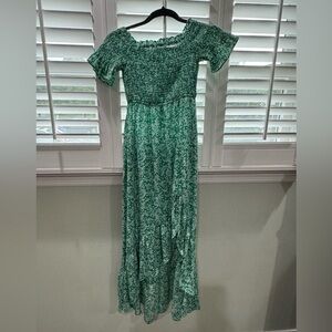Lulus Size XXS Green and Cream Midi dress.